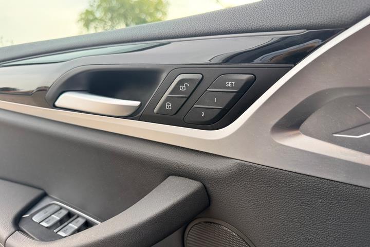 Blå BMW iX3 fra 2022
