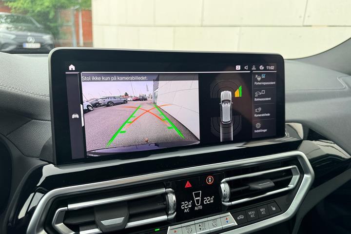Blå BMW iX3 fra 2022