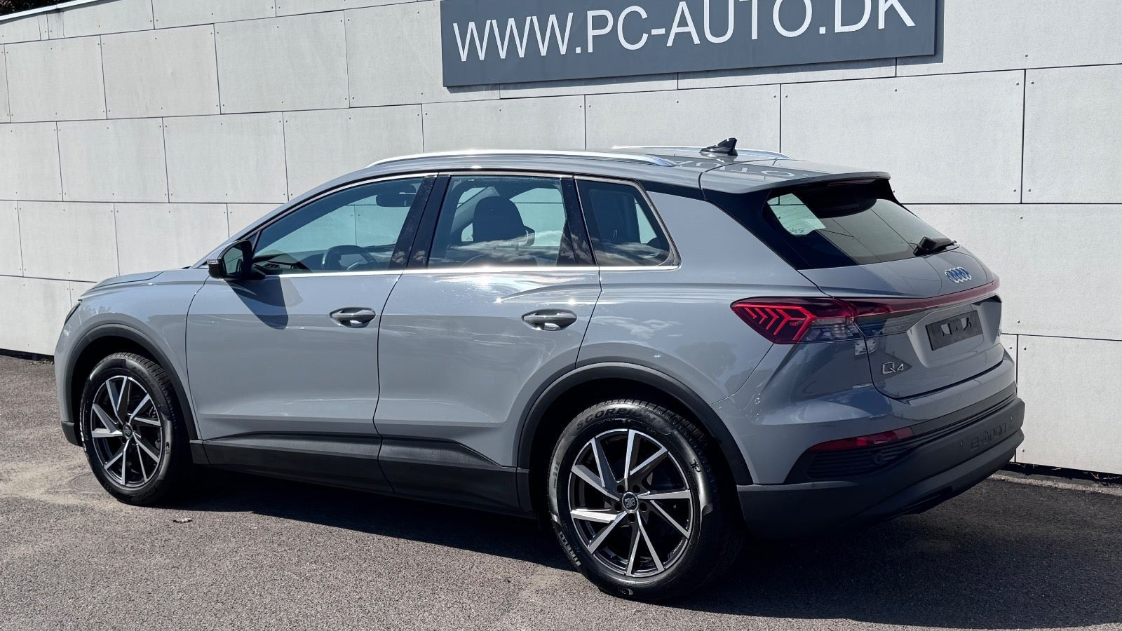 Grå Audi Q4 e-tron fra 2022