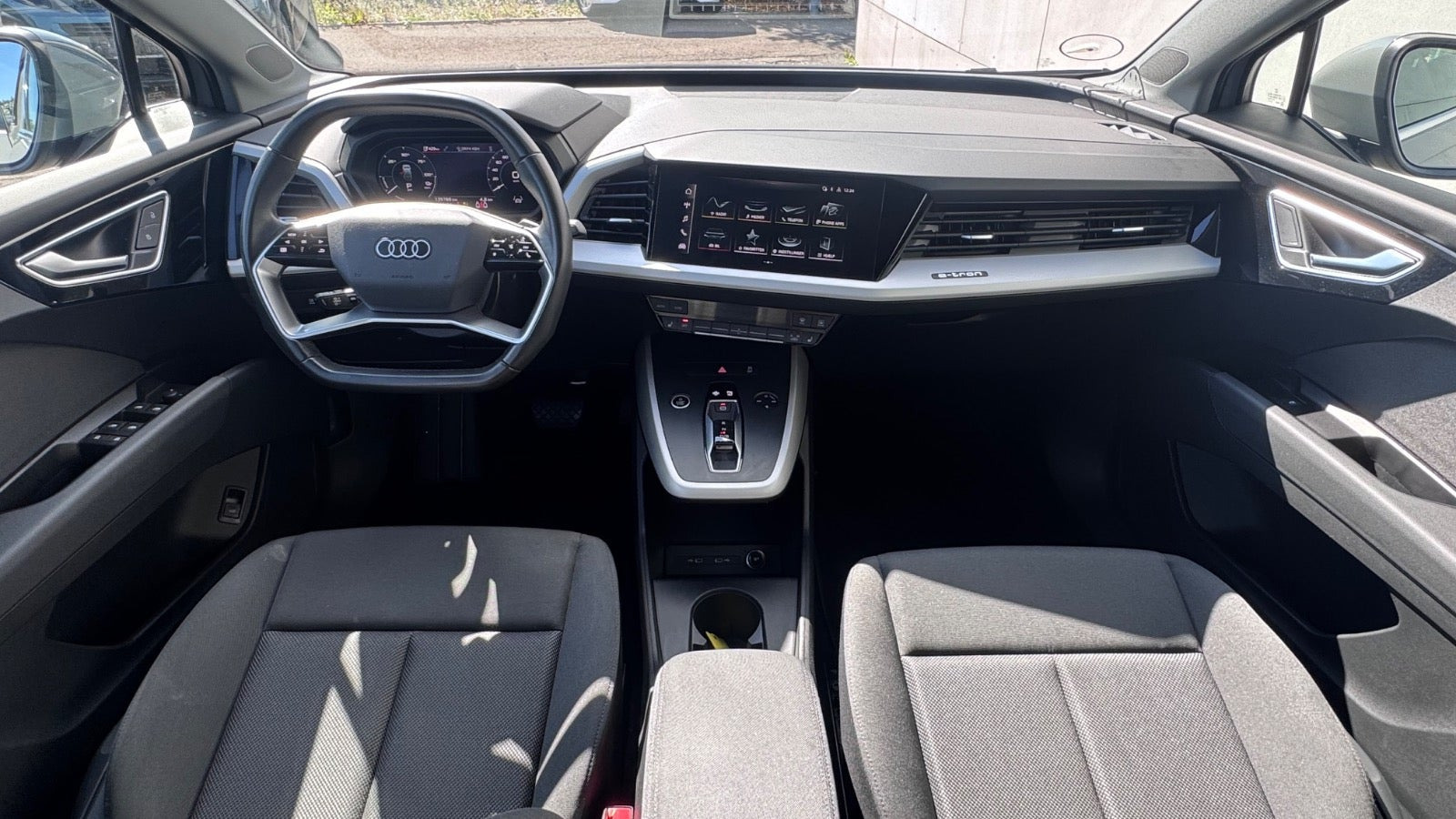 Grå Audi Q4 e-tron fra 2022