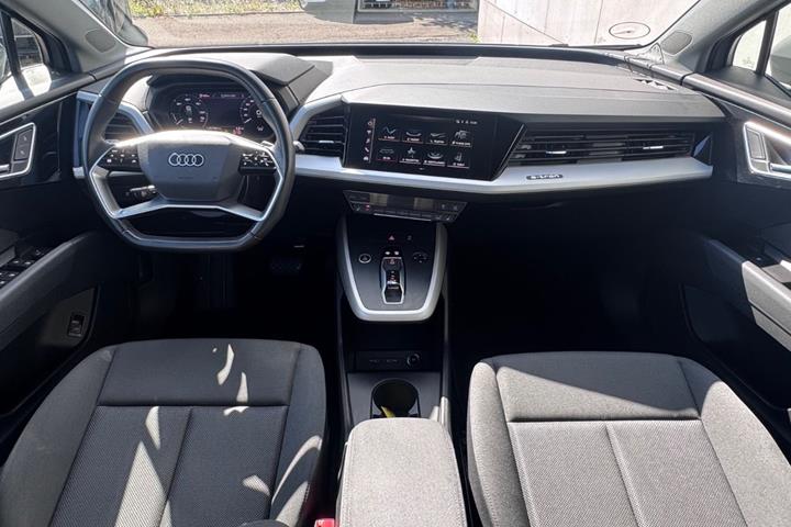 Grå Audi Q4 e-tron fra 2022