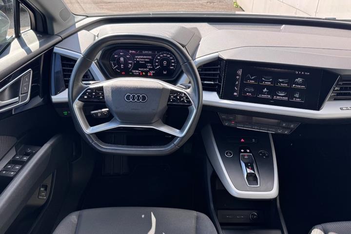 Grå Audi Q4 e-tron fra 2022