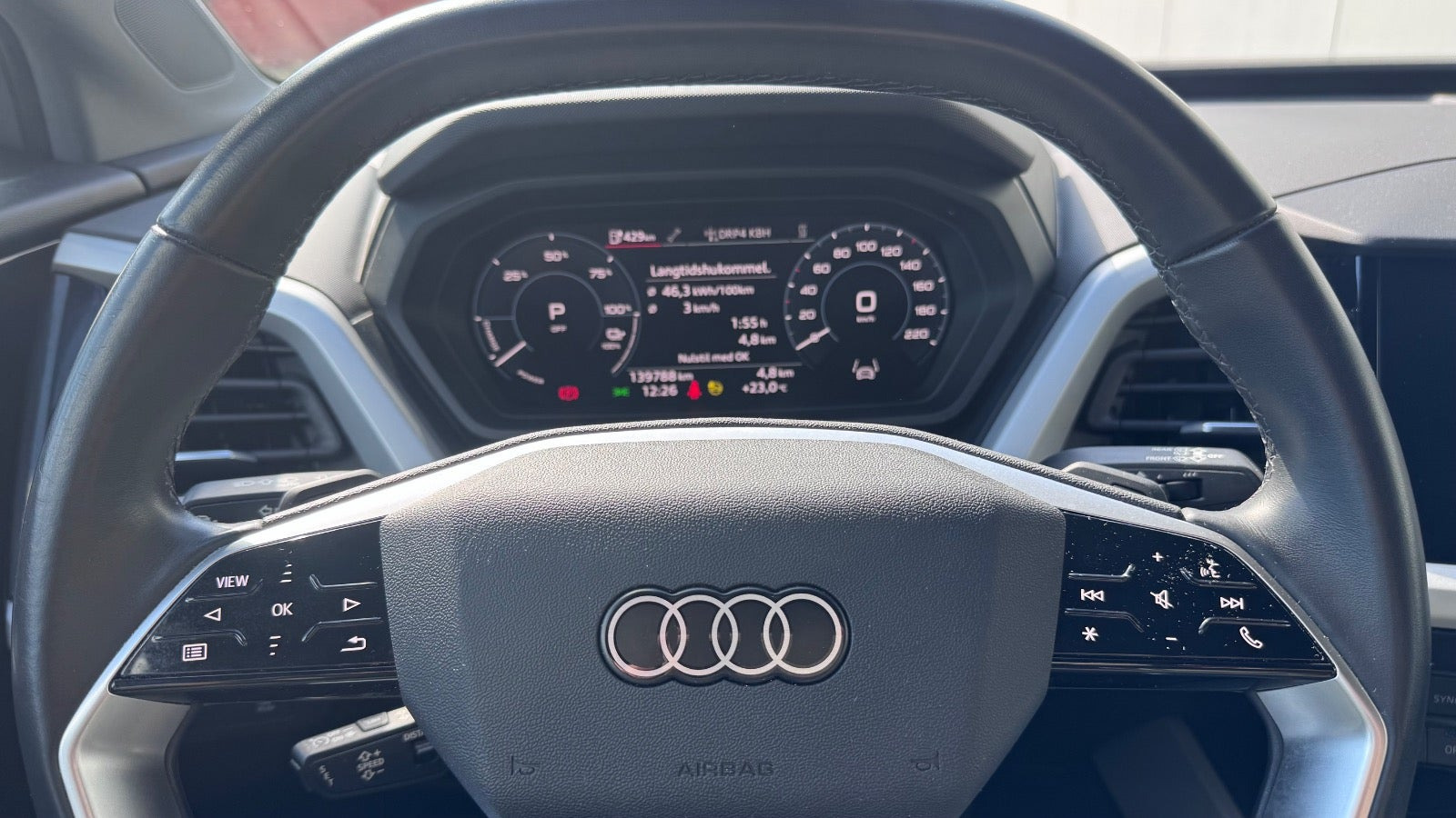 Grå Audi Q4 e-tron fra 2022
