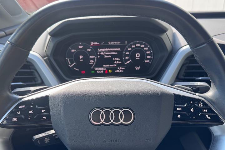 Grå Audi Q4 e-tron fra 2022