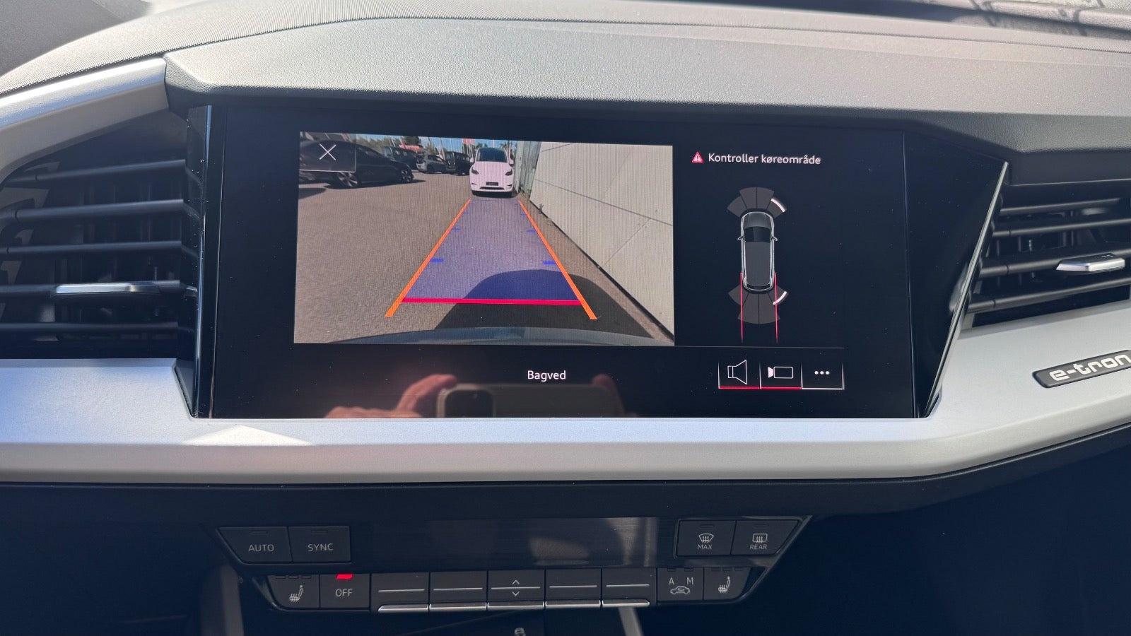 Grå Audi Q4 e-tron fra 2022