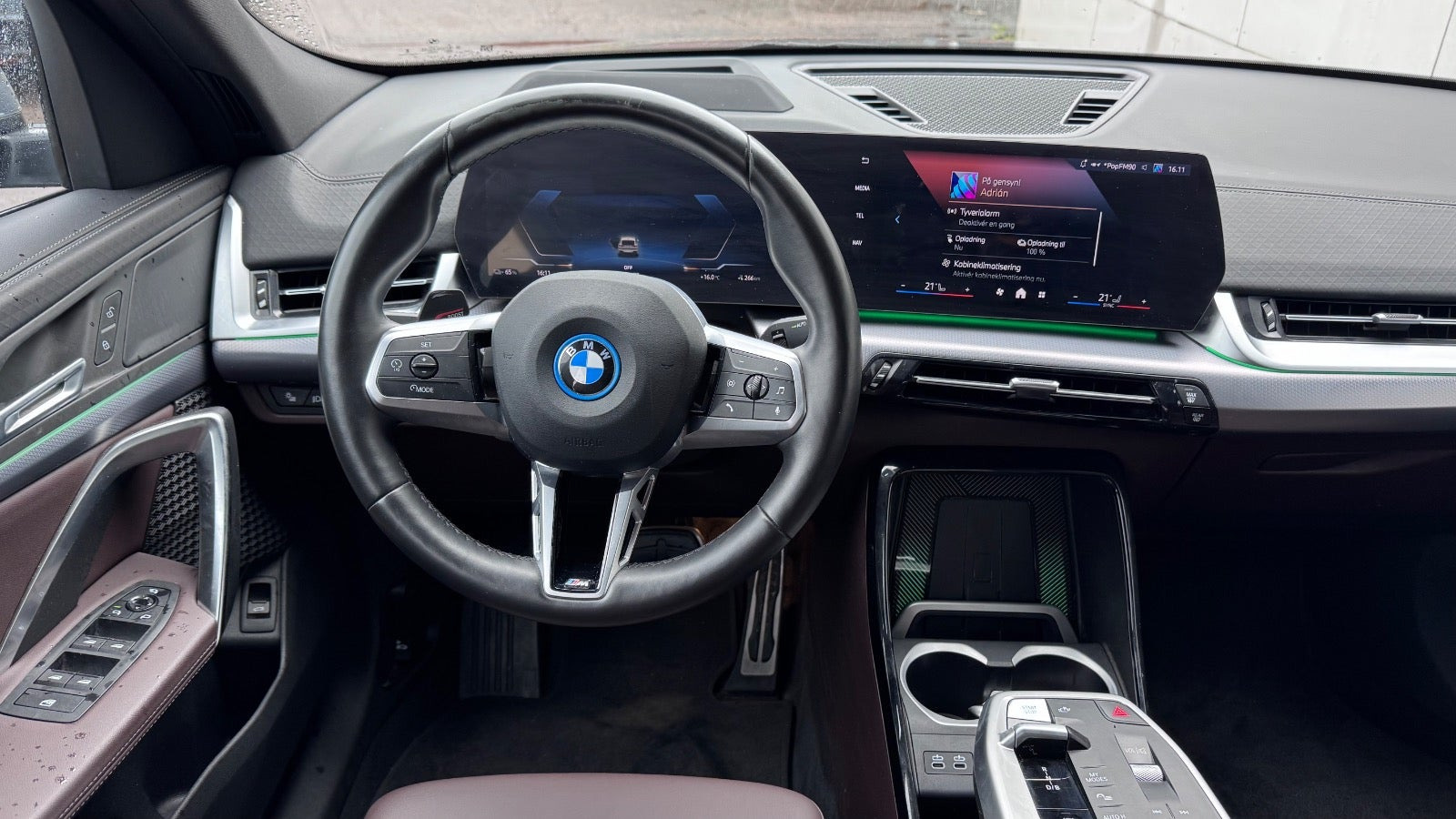Grå BMW iX2 fra 2025