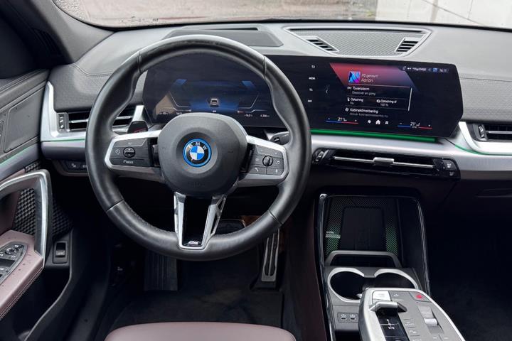 Grå BMW iX2 fra 2025