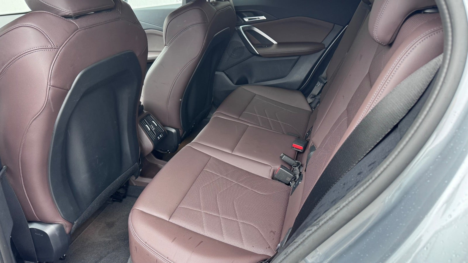 Grå BMW iX2 fra 2025