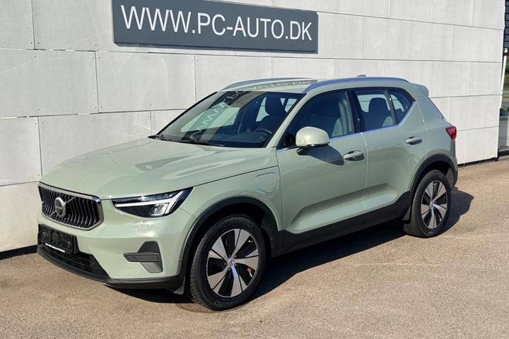 Grøn Volvo XC40 fra 2023