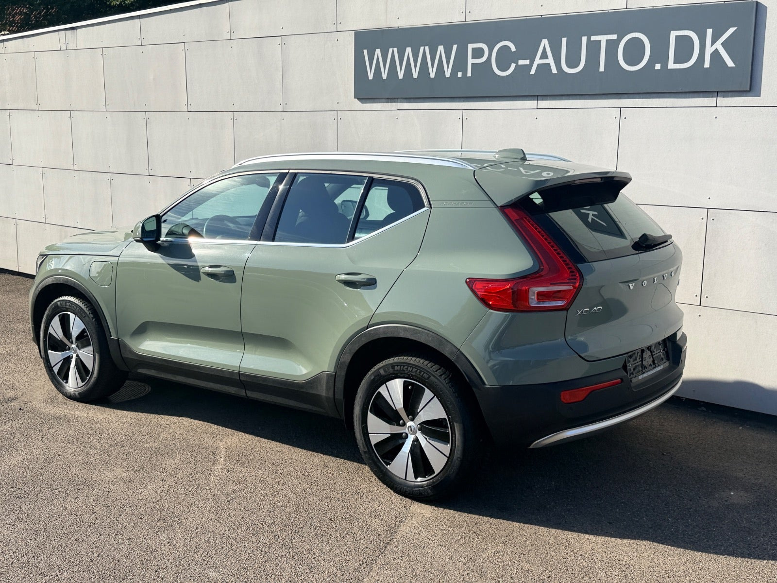Grøn Volvo XC40 fra 2023