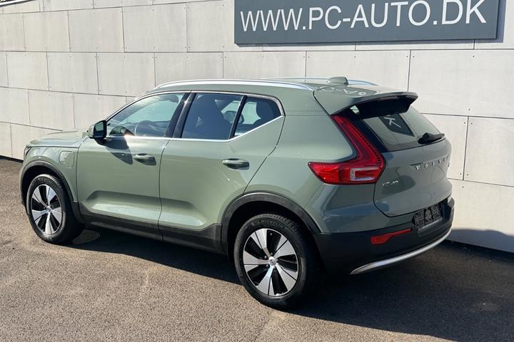 Grøn Volvo XC40 fra 2023