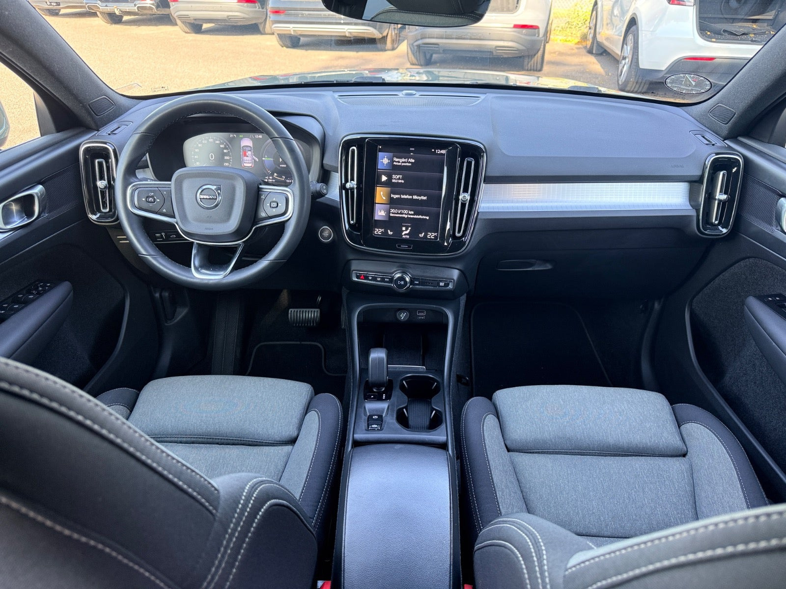 Grøn Volvo XC40 fra 2023