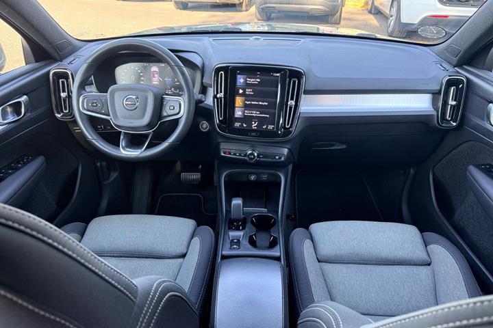 Grøn Volvo XC40 fra 2023