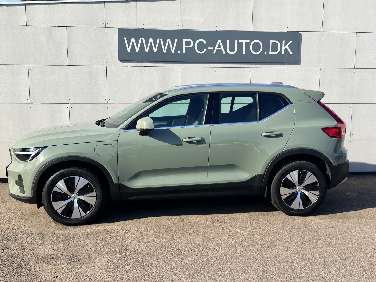 Grøn Volvo XC40 fra 2023