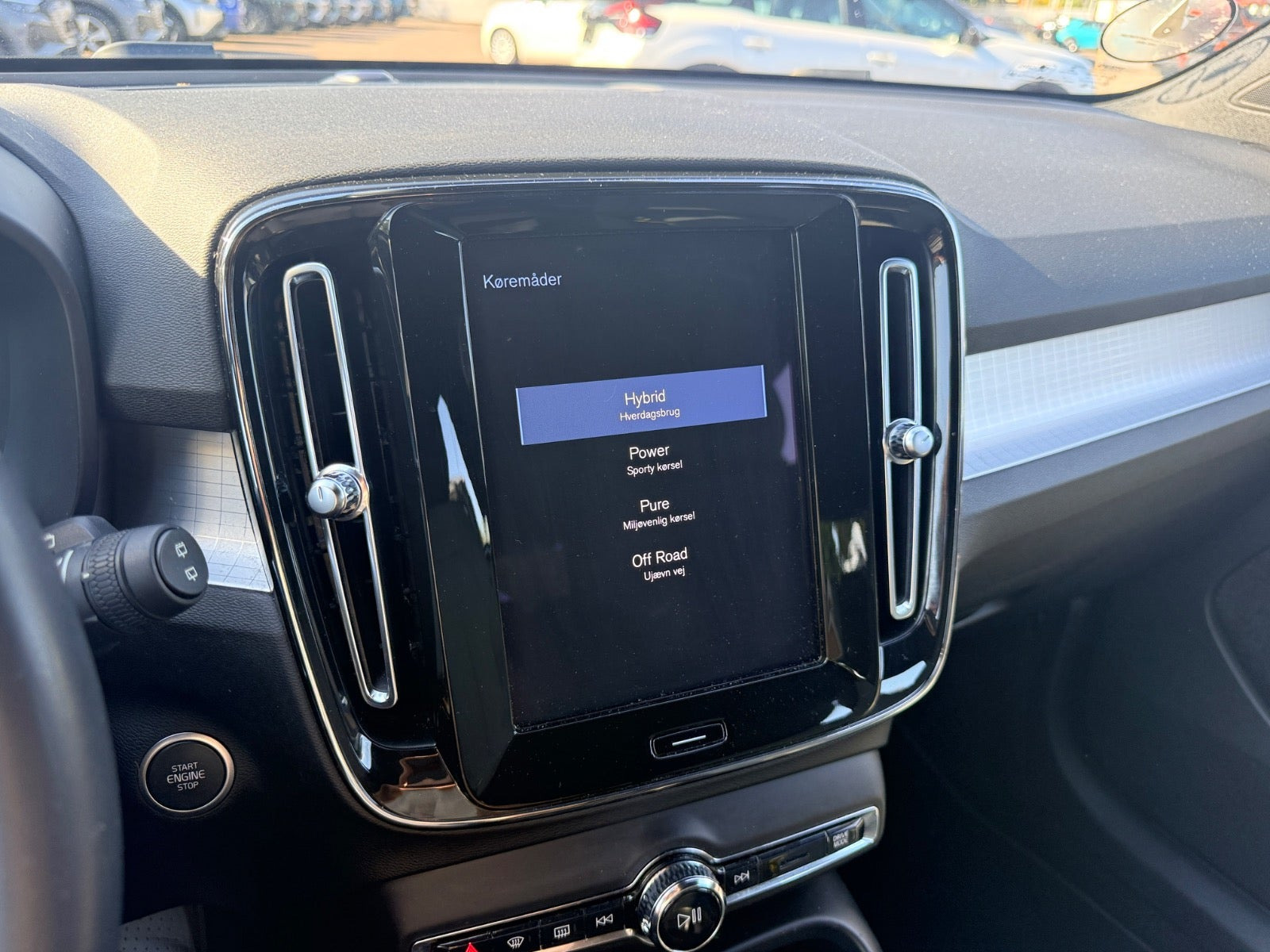 Grøn Volvo XC40 fra 2023