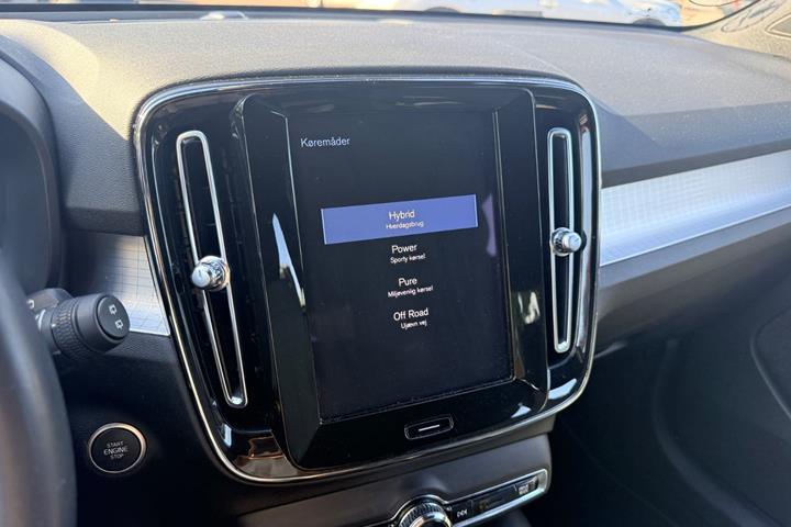 Grøn Volvo XC40 fra 2023