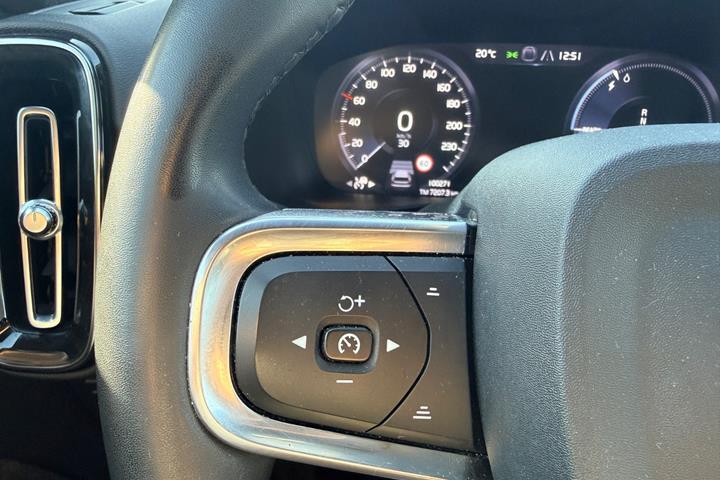 Grøn Volvo XC40 fra 2023
