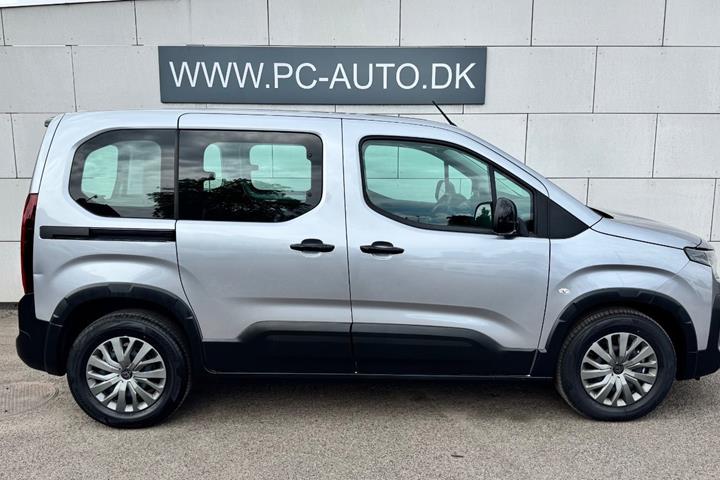 Sølv Peugeot e-Rifter fra 2025