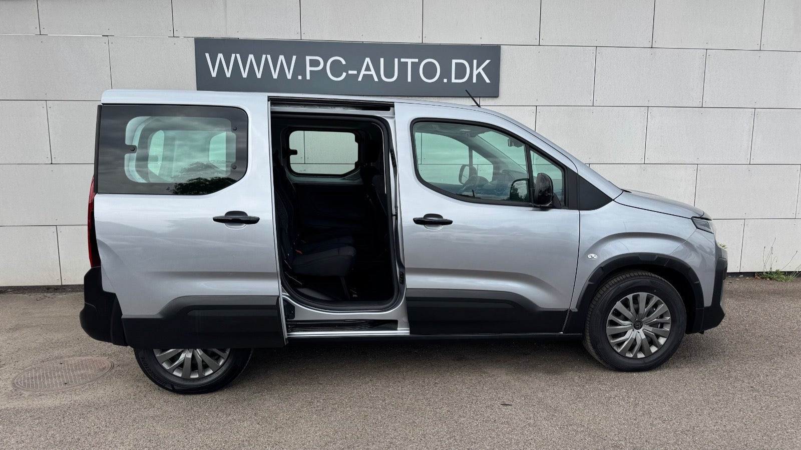 Sølv Peugeot e-Rifter fra 2025