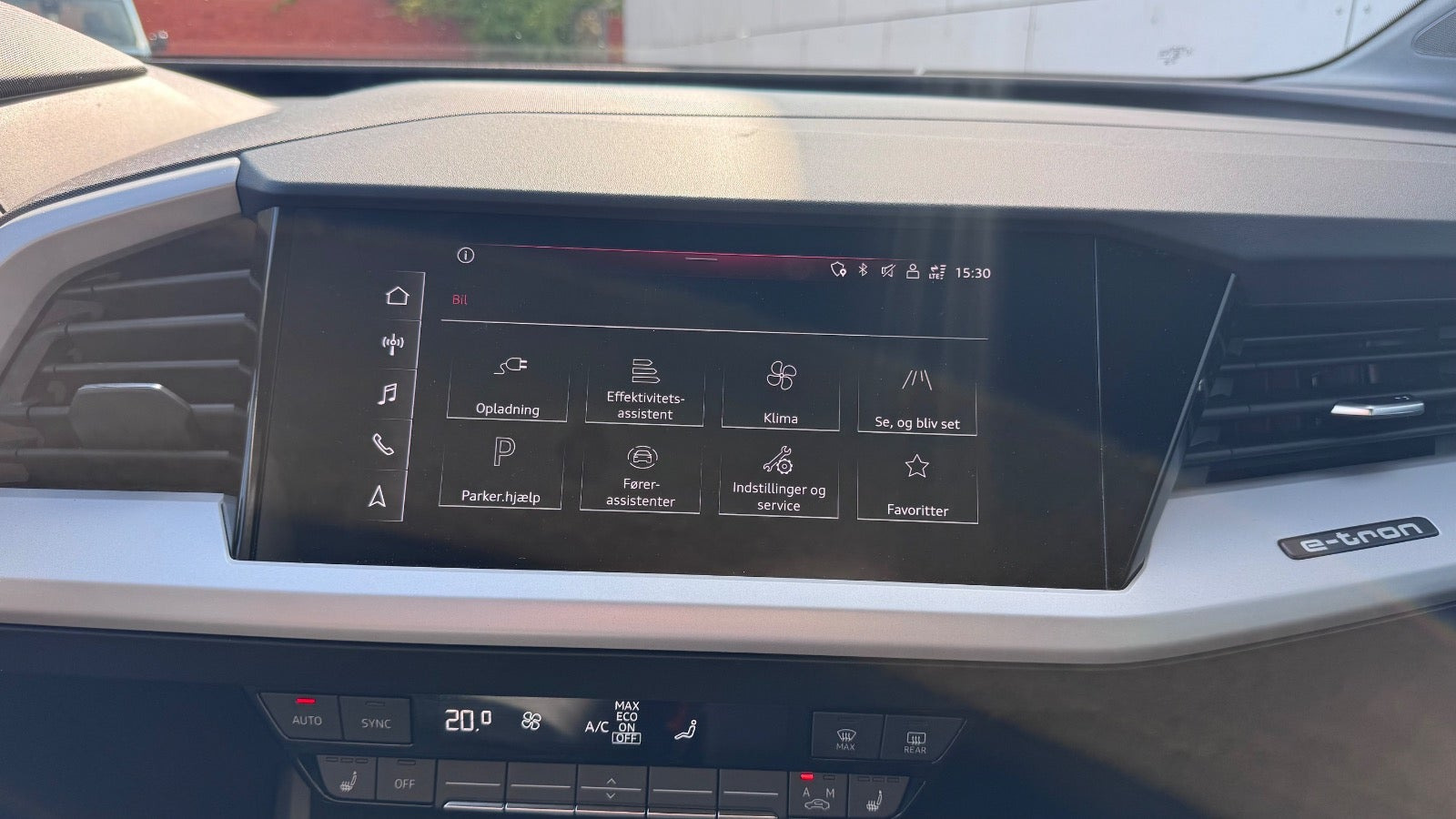 Grå Audi Q4 e-tron fra 2023