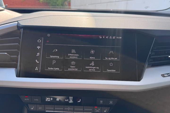 Grå Audi Q4 e-tron fra 2023