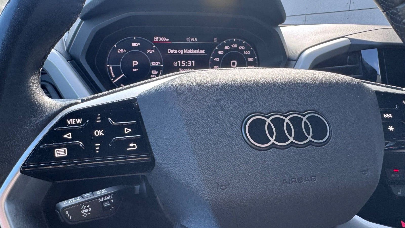 Grå Audi Q4 e-tron fra 2023