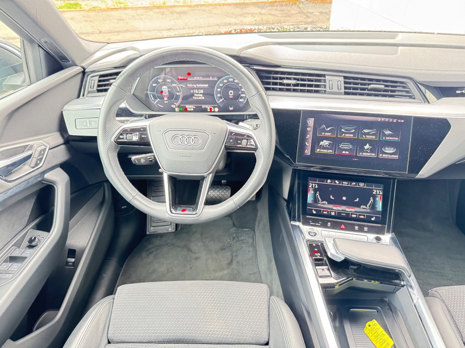 Sort Audi e-tron fra 2023
