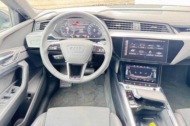 Sort Audi e-tron fra 2023