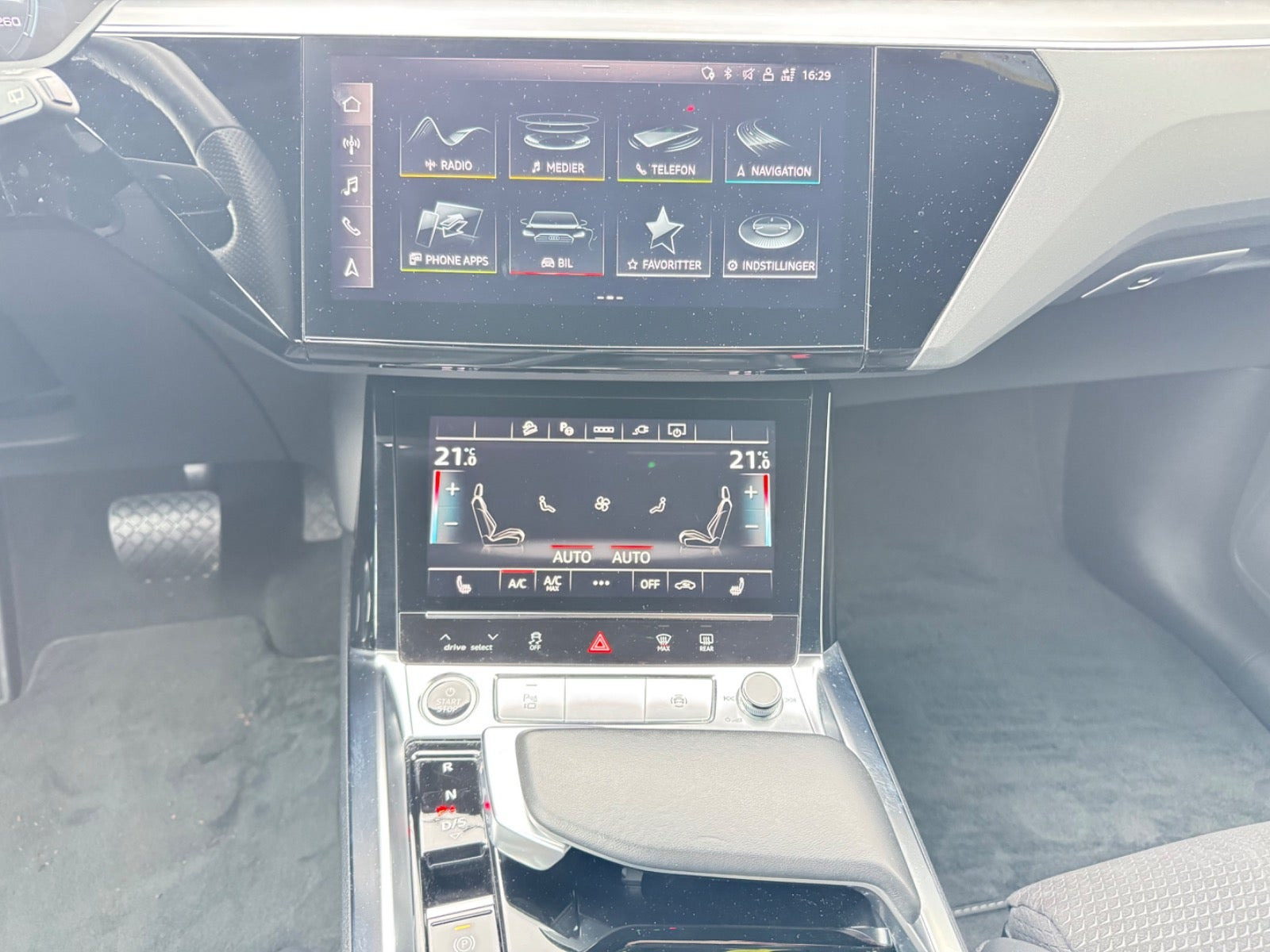 Sort Audi e-tron fra 2023