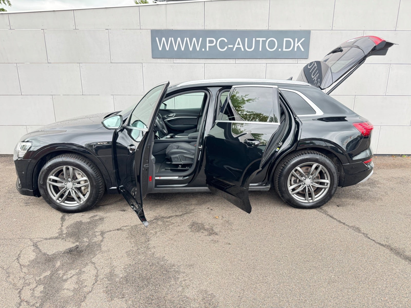 Sort Audi e-tron fra 2023
