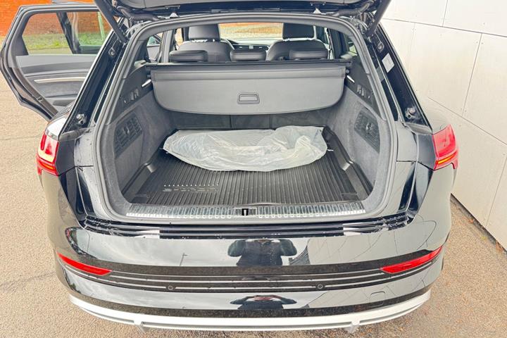 Sort Audi e-tron fra 2023