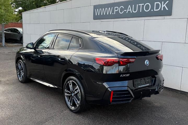 Sort BMW iX2 fra 2026