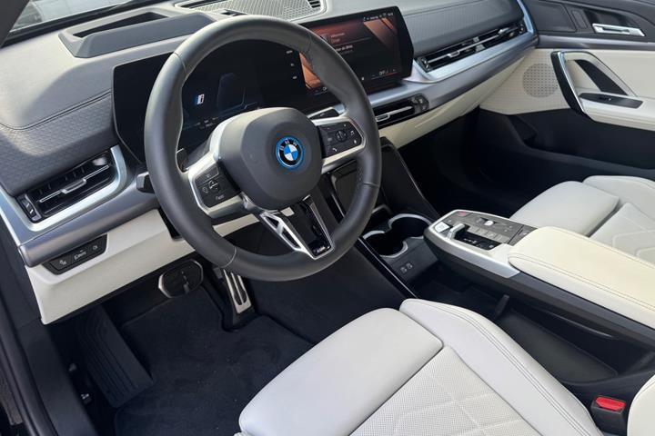Sort BMW iX2 fra 2026