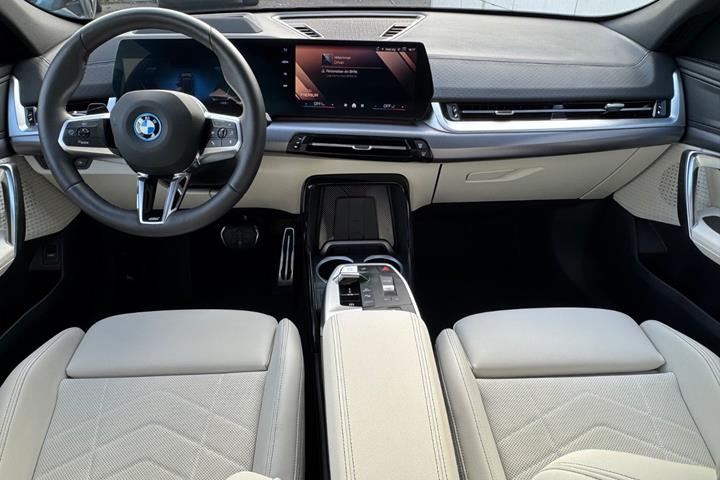 Sort BMW iX2 fra 2026