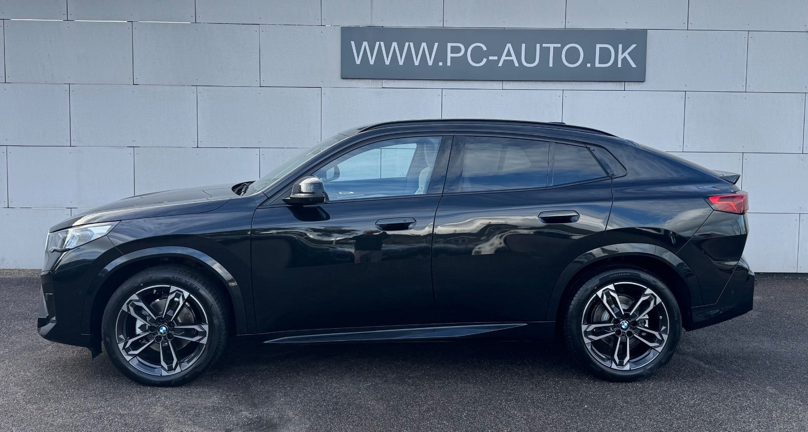 Sort BMW iX2 fra 2026