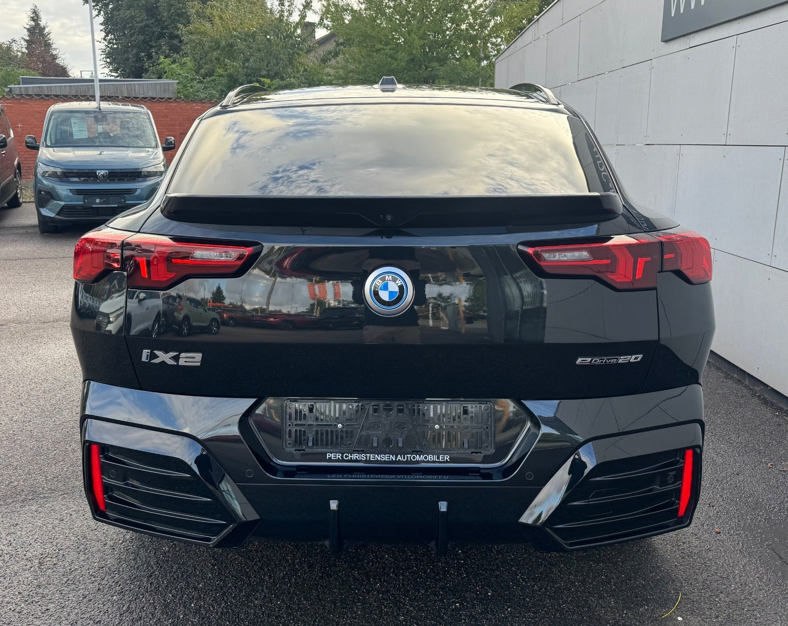 Sort BMW iX2 fra 2026