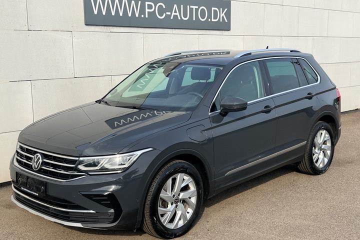 Grå VW Tiguan fra 2021