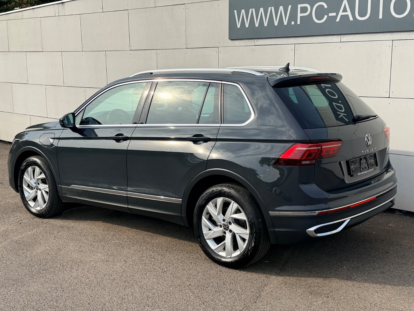 Grå VW Tiguan fra 2021