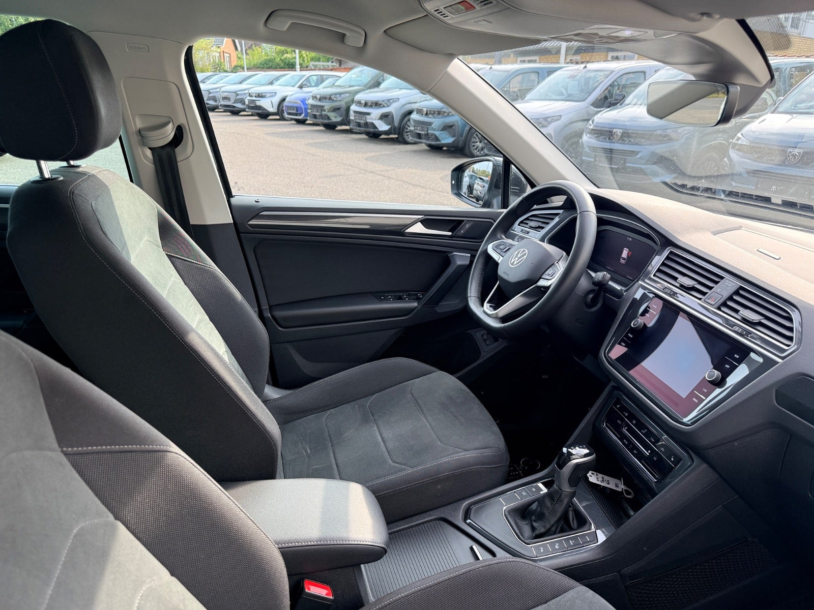 Grå VW Tiguan fra 2021