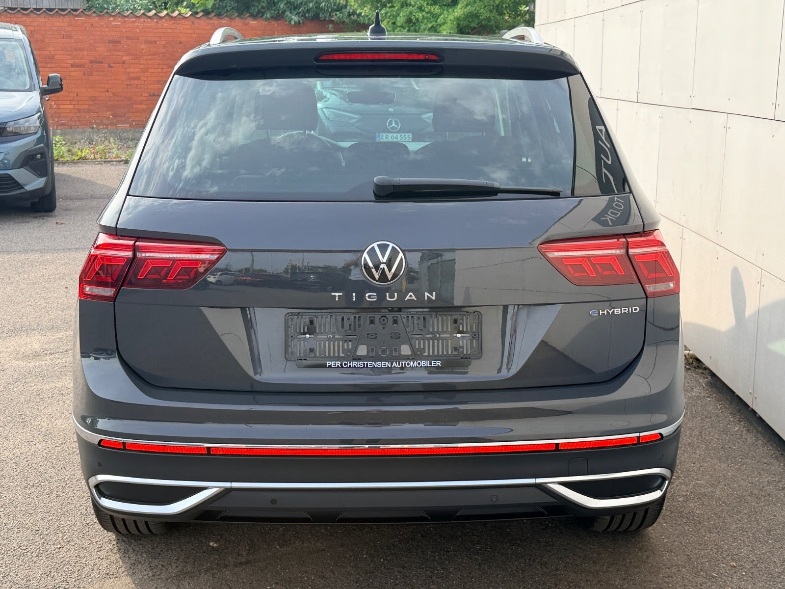Grå VW Tiguan fra 2021