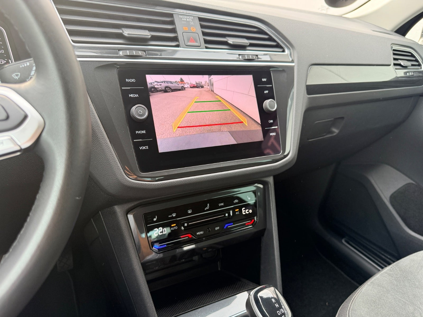 Grå VW Tiguan fra 2021