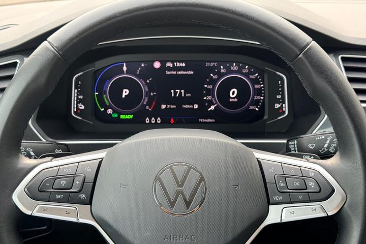 Grå VW Tiguan fra 2021