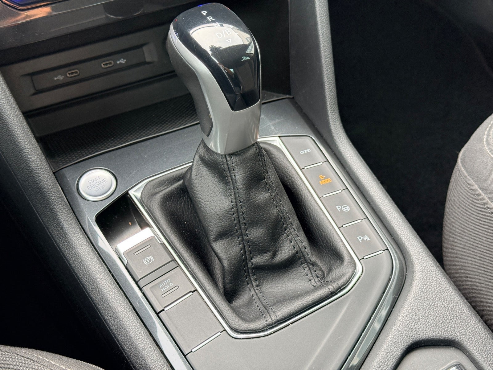 Grå VW Tiguan fra 2021