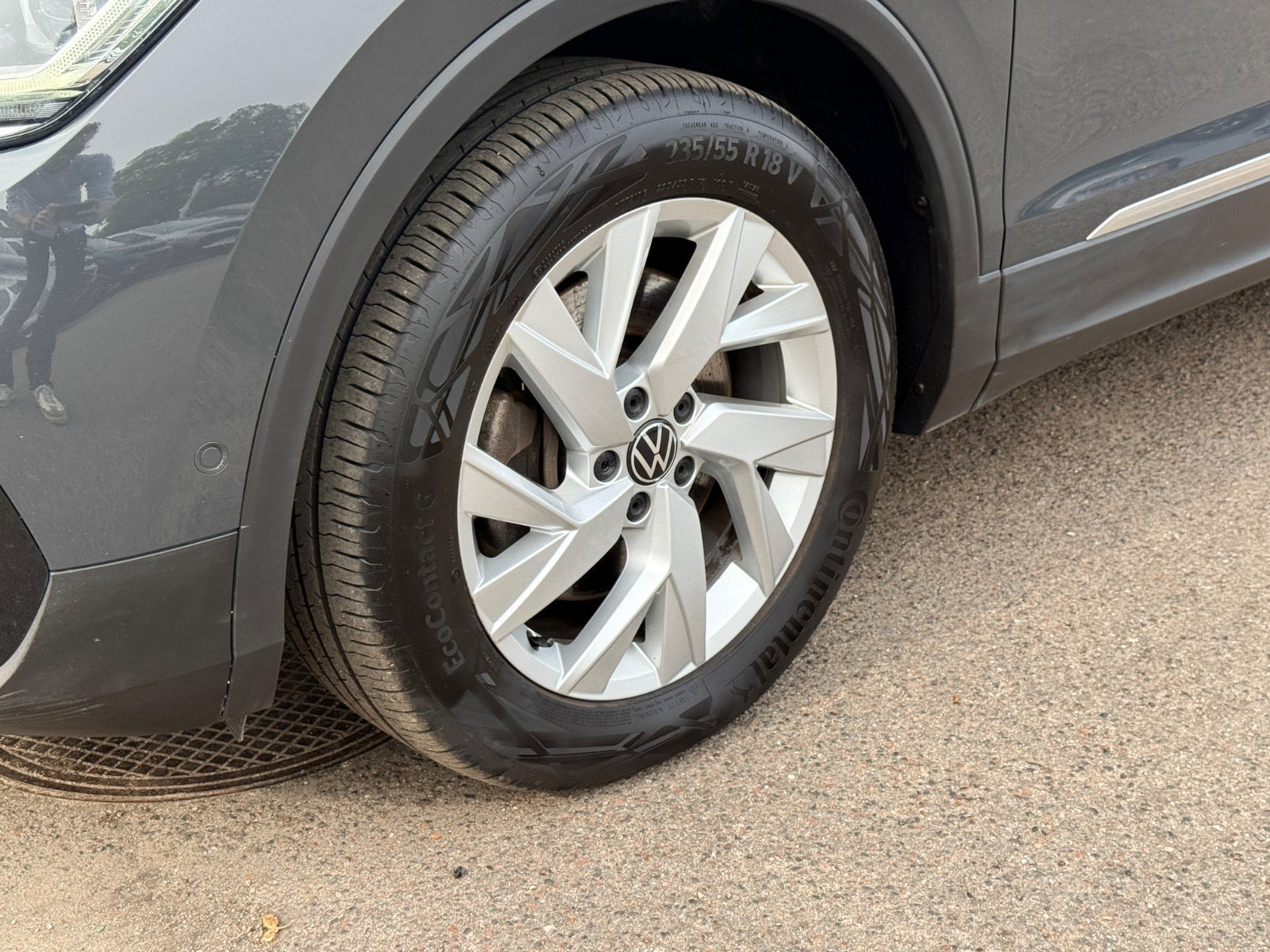 Grå VW Tiguan fra 2021
