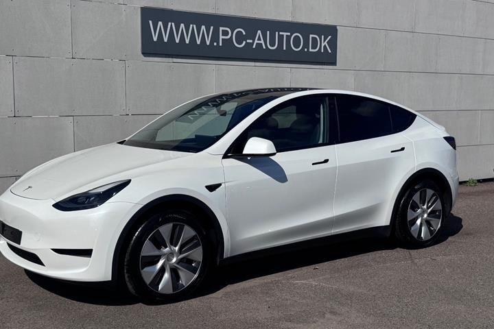 Hvid Tesla Model Y fra 2024