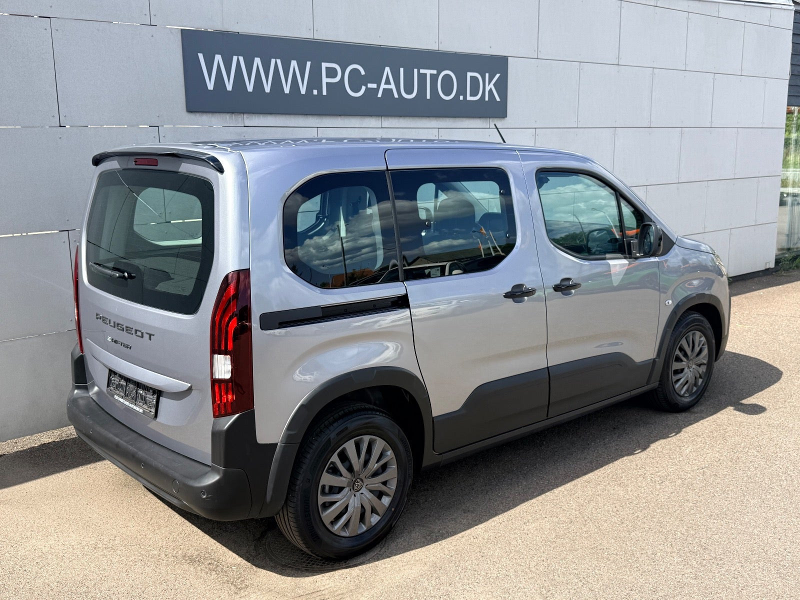 Grå Peugeot e-Rifter fra 2025