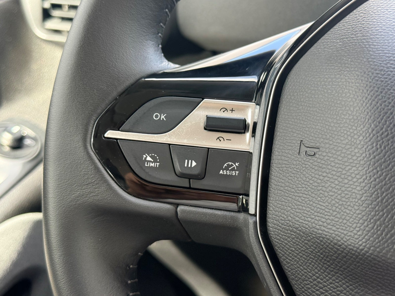 Grå Peugeot e-Rifter fra 2025