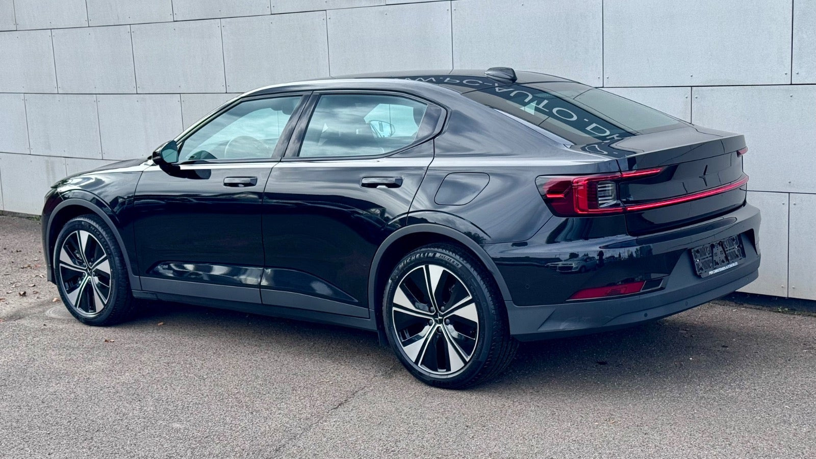 Sort Polestar 2 fra 2024