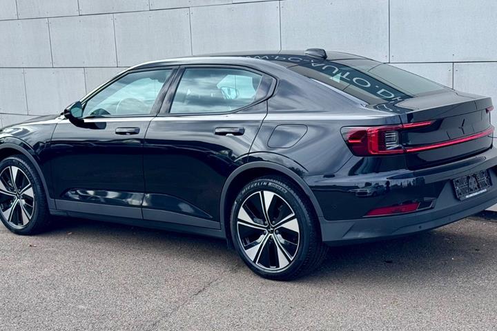 Sort Polestar 2 fra 2024