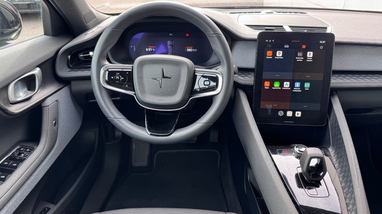 Sort Polestar 2 fra 2024